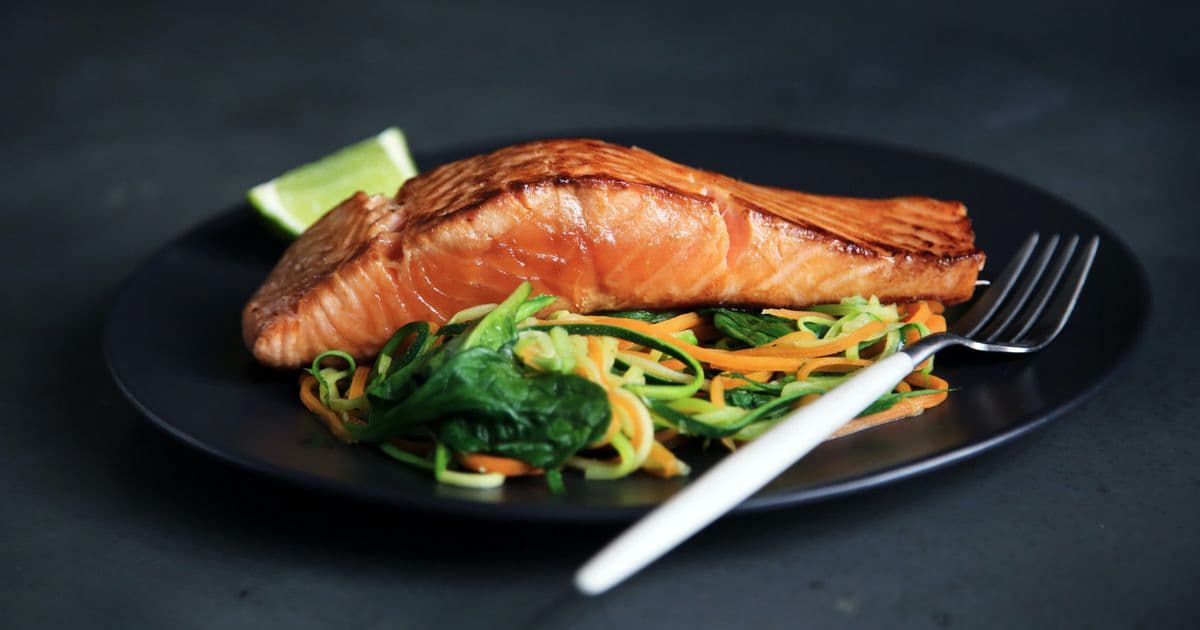 Salmon with fresh vegetable noodles